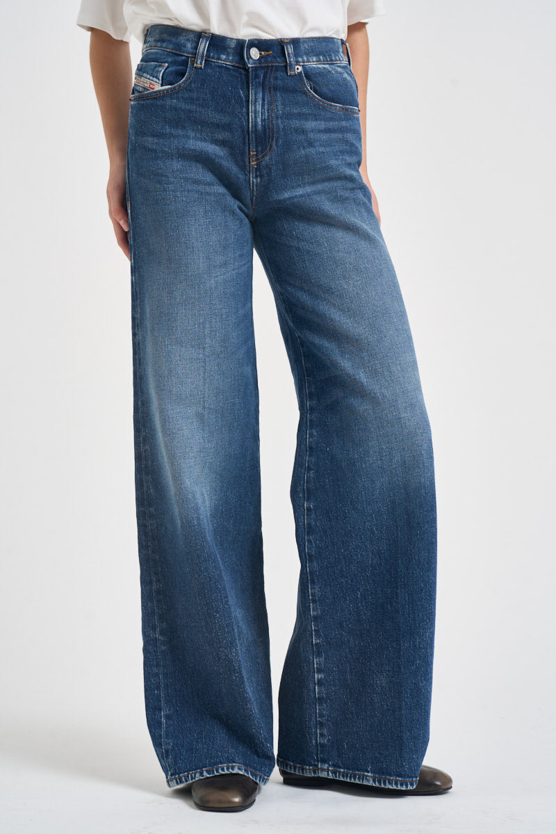 Jeans donna flared 1978 D-Akemi in denim scuro A03624 09L21 DIESEL 