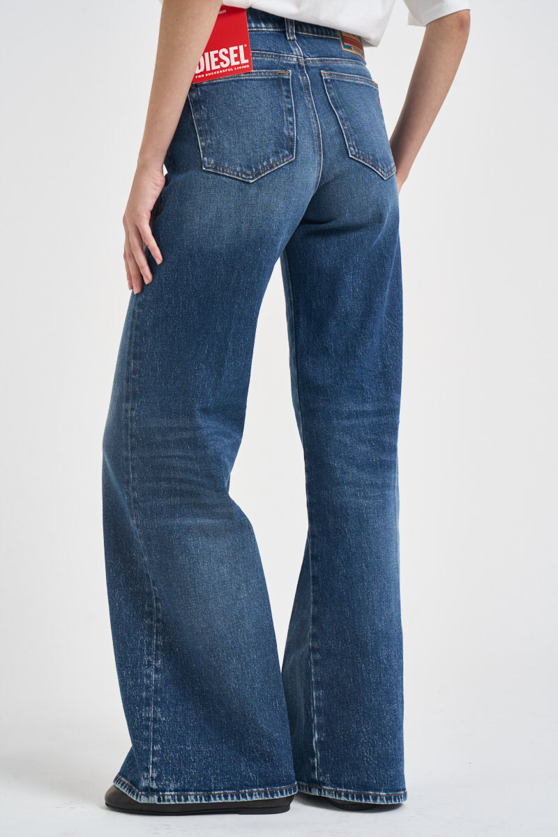 Jeans donna flared 1978 D-Akemi in denim scuro A03624 09L21 DIESEL 