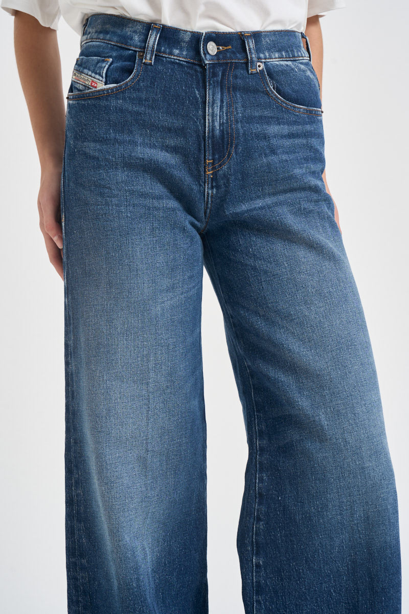 Jeans donna flared 1978 D-Akemi in denim scuro A03624 09L21 DIESEL 