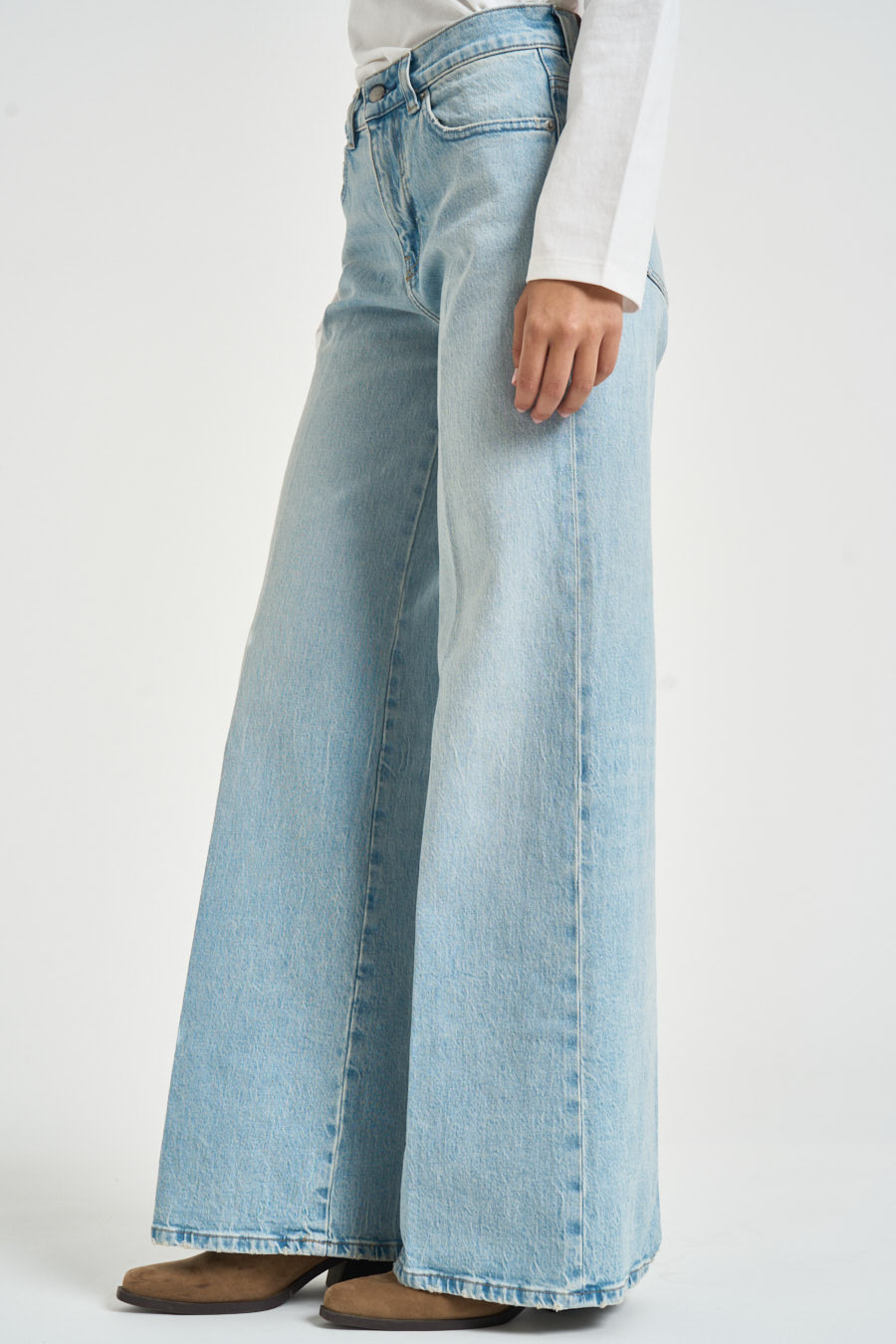 Jeans donna flare D-Akemi 1978 in denim chiaro A03624 0KBBX DIESEL 