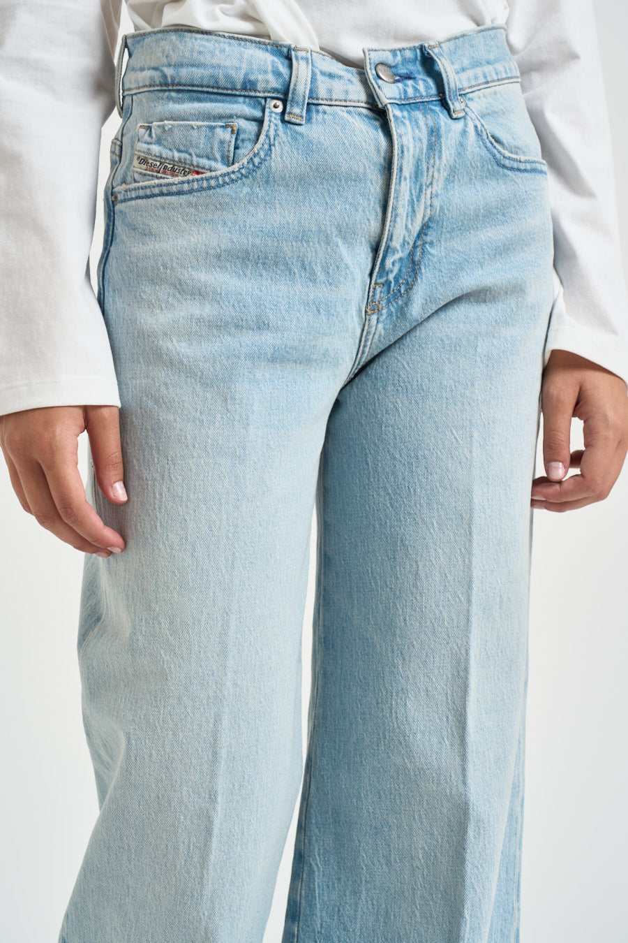 Jeans donna flare D-Akemi 1978 in denim chiaro A03624 0KBBX DIESEL 