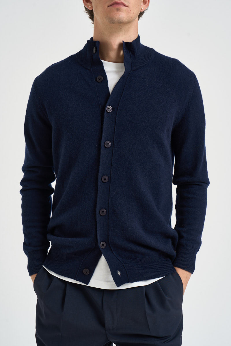 Cardigan uomo in maglia con bottoni blu notte UGF4087 BLU GRIFFAI 