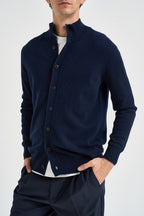 Cardigan uomo in maglia con bottoni blu notte UGF4087 BLU GRIFFAI 