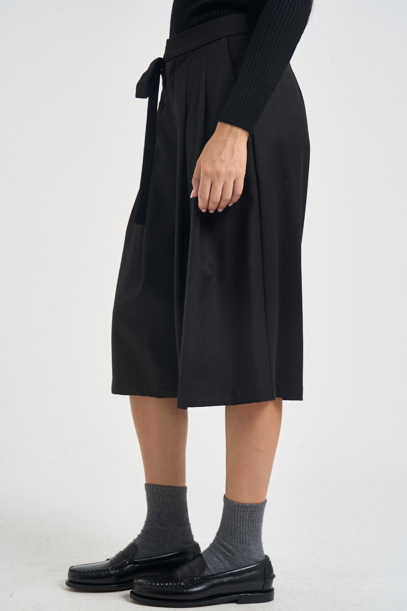 Bermuda donna sartoriale nero 714 NERO LOKITA MILANO 