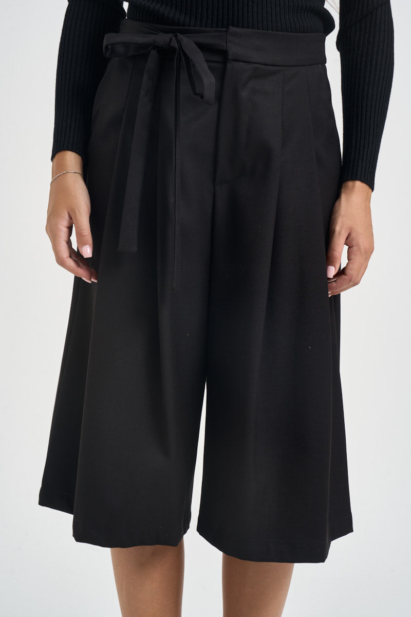 Bermuda donna sartoriale nero 714 NERO LOKITA MILANO 