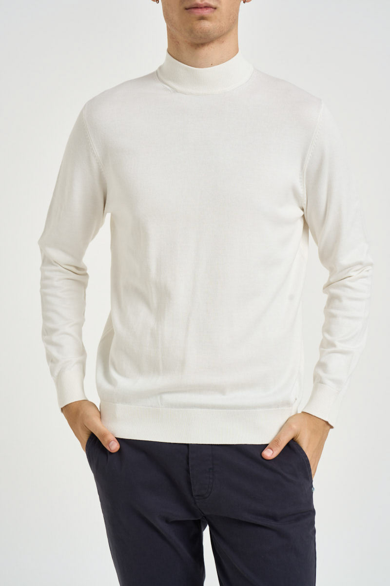 Maglia uomo dolcevita a mezzo collo bianca MK20012 LATTE MARKUP 