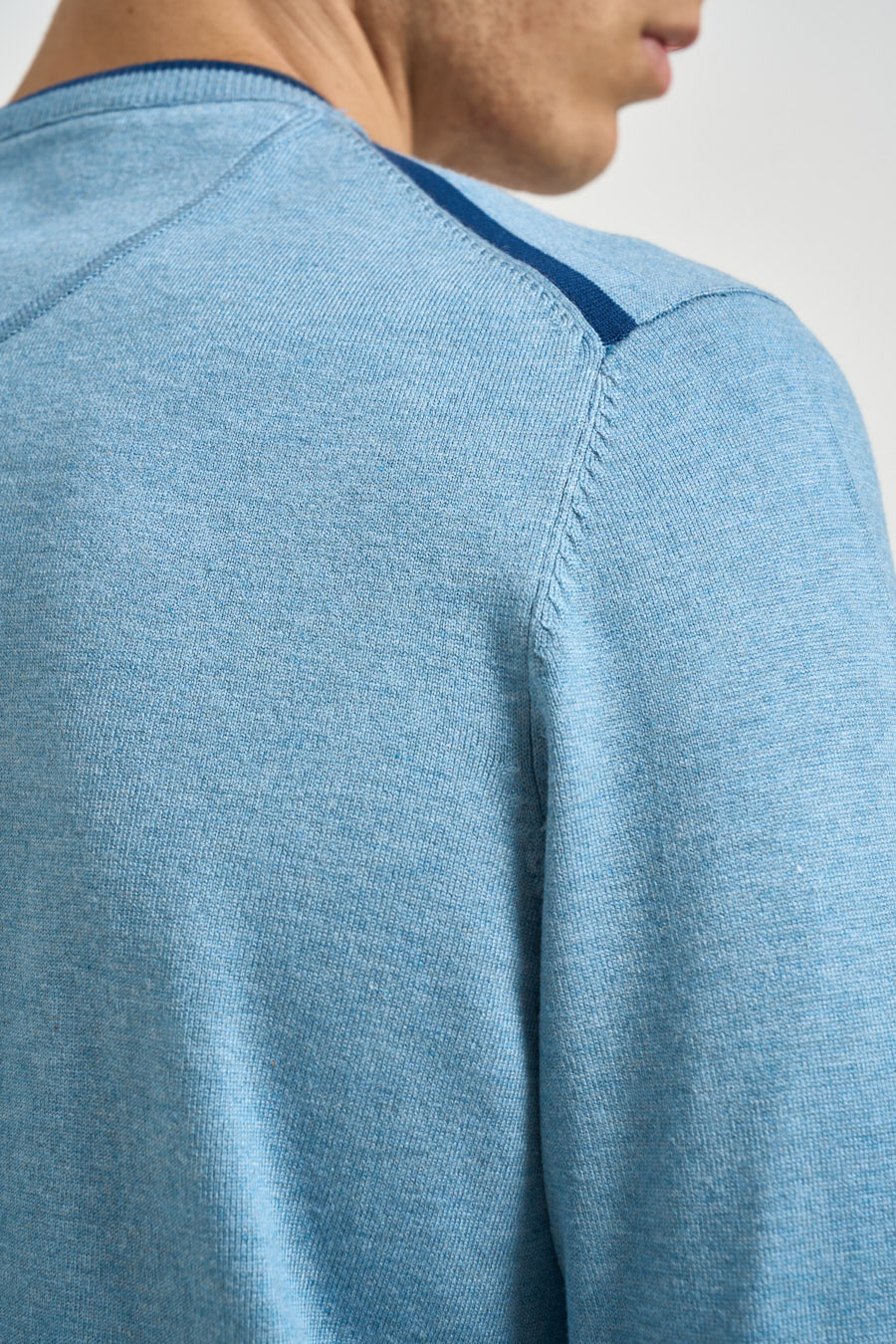 Maglia uomo girocollo con toppe azzurra MK20028 CARTADAZUCCHERO MARKUP 