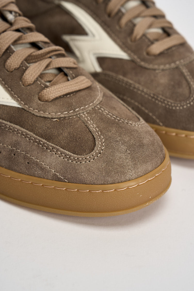 Sneakers uomo basse in pelle scamosciata tortora CL072 TAUPE MOACONCEPT 