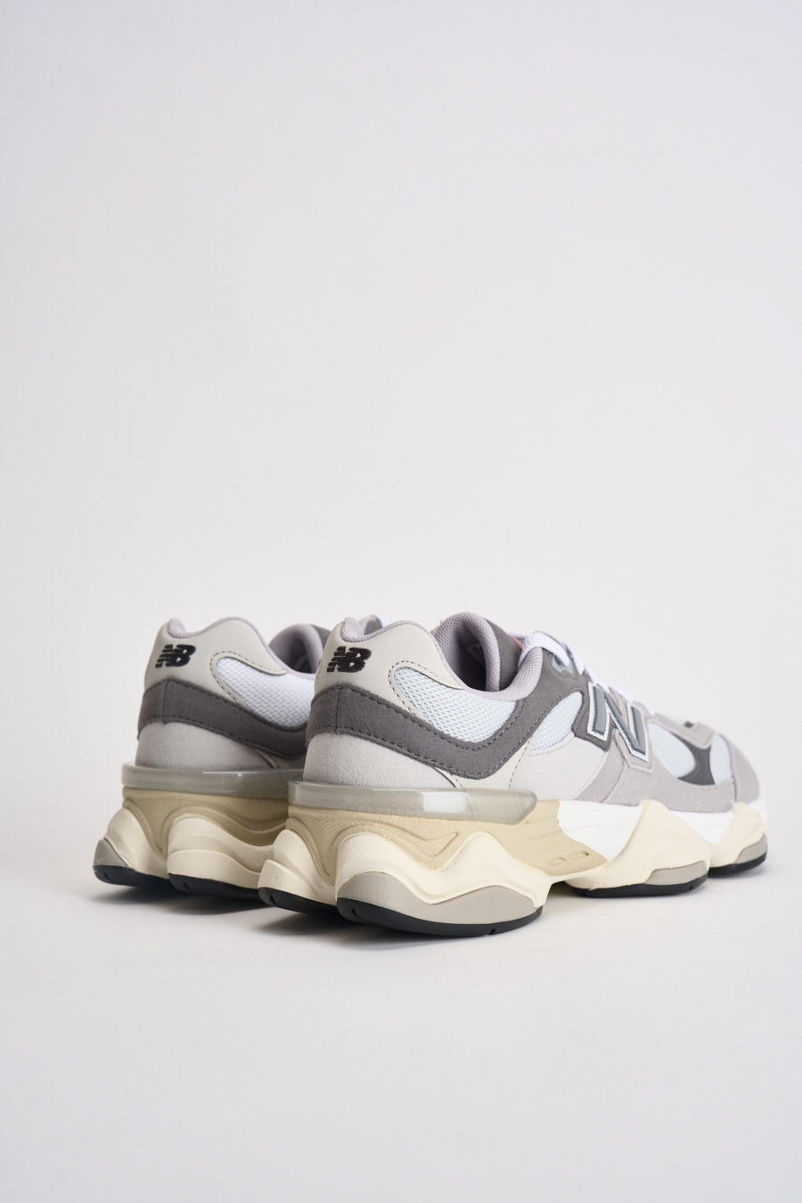 Sneakers donna 9060 grigia e bianca GC9060 GY NEW BALANCE 