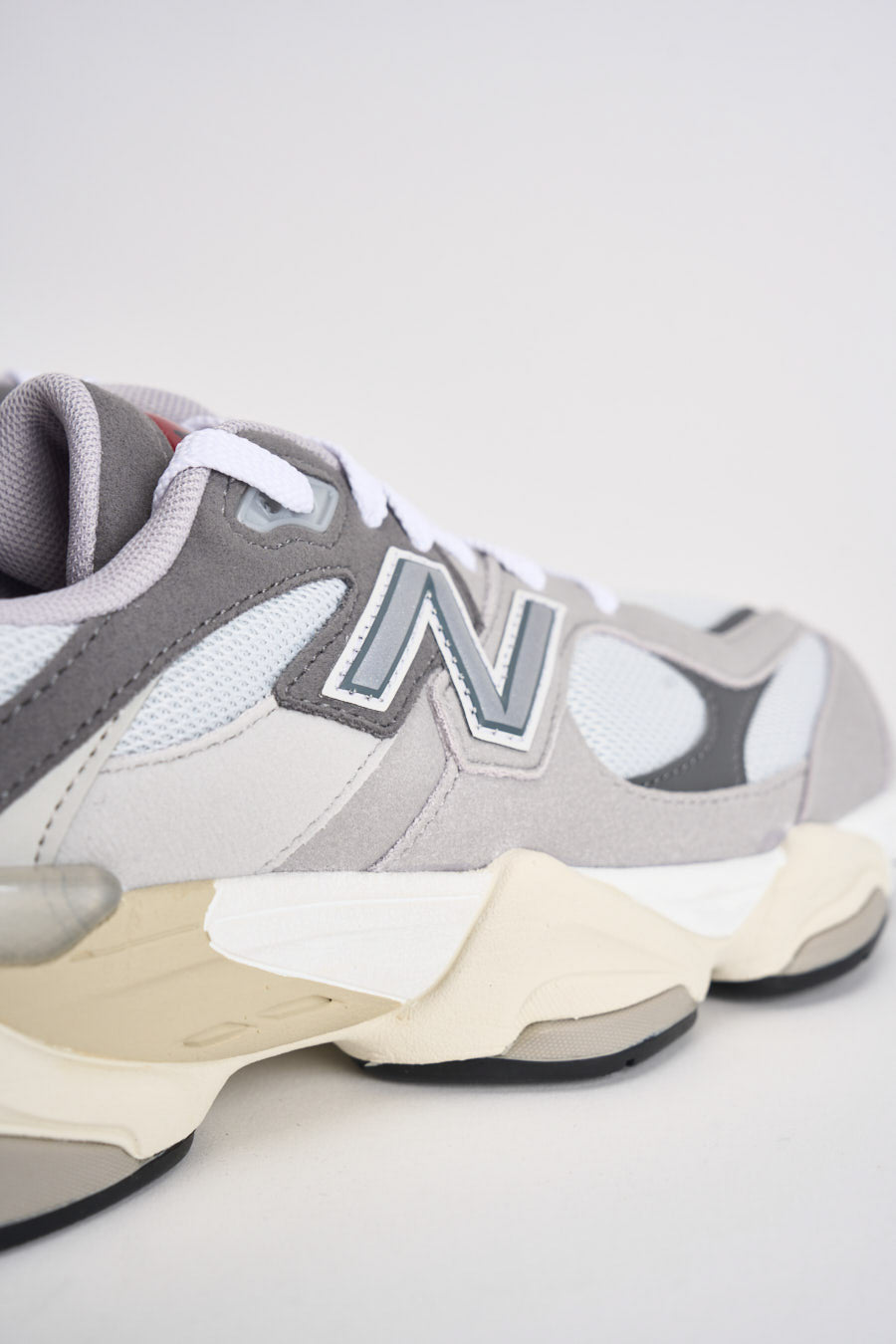 Sneakers donna 9060 grigia e bianca GC9060 GY NEW BALANCE 