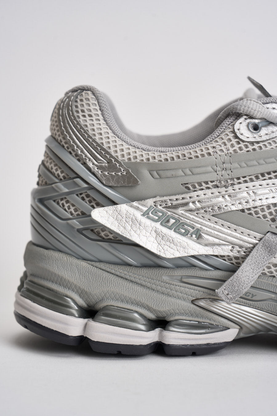 Sneakers uomo 1906R grigio e argento M1906 AG NEW BALANCE 