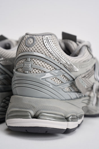 Sneakers uomo 1906R grigio e argento - 8
