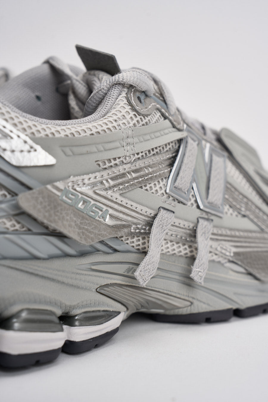 Sneakers uomo 1906R grigio e argento M1906 AG NEW BALANCE 