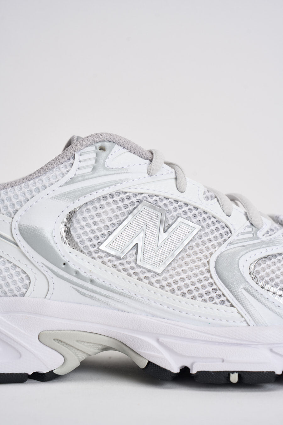 Sneakers donna 530 bianche e argento NBMR530 EMA NEW BALANCE 