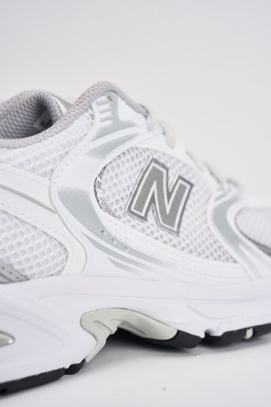 Sneakers donna 530 bianche e argento NBMR530 EMA NEW BALANCE 