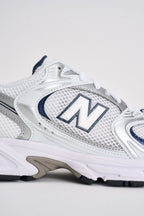 Sneakers uomo 530 bianche e blu NBMR530. SG NEW BALANCE 