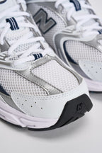 Sneakers uomo 530 bianche e blu NBMR530. SG NEW BALANCE 