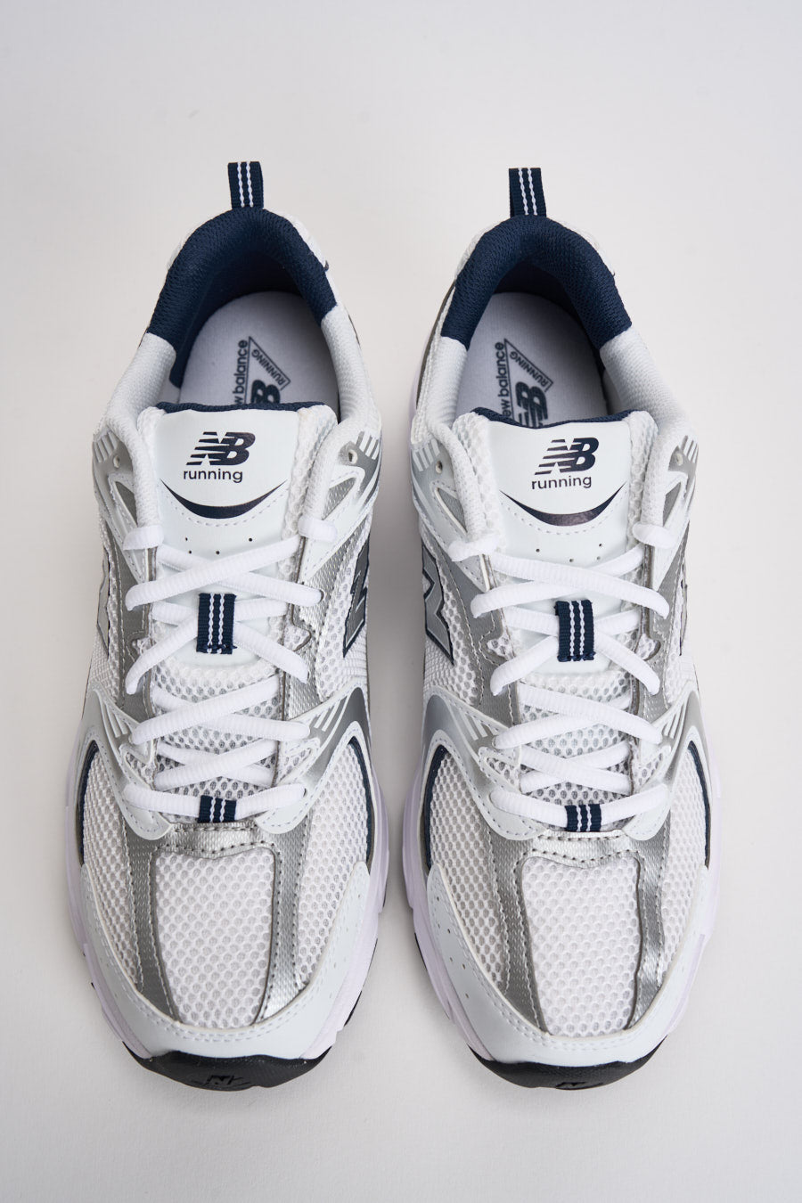 Sneakers uomo 530 bianche e blu NBMR530. SG NEW BALANCE 