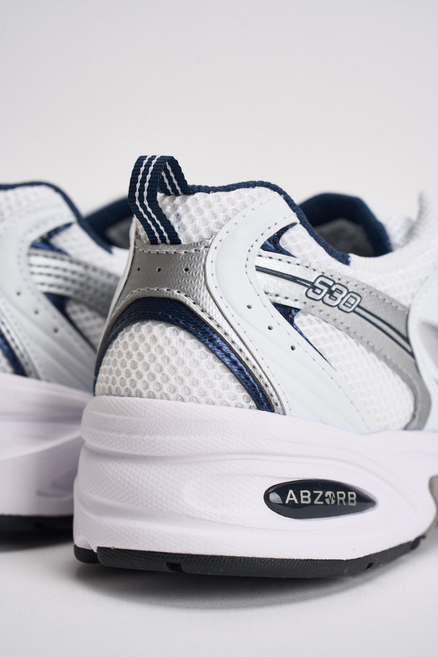 Sneakers uomo 530 bianche e blu NBMR530. SG NEW BALANCE 