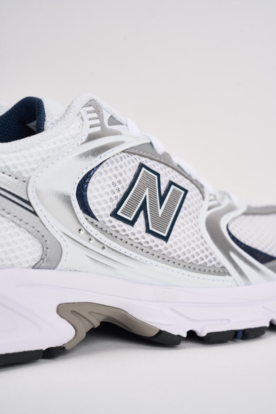 Sneakers uomo 530 bianche e blu NBMR530. SG NEW BALANCE 