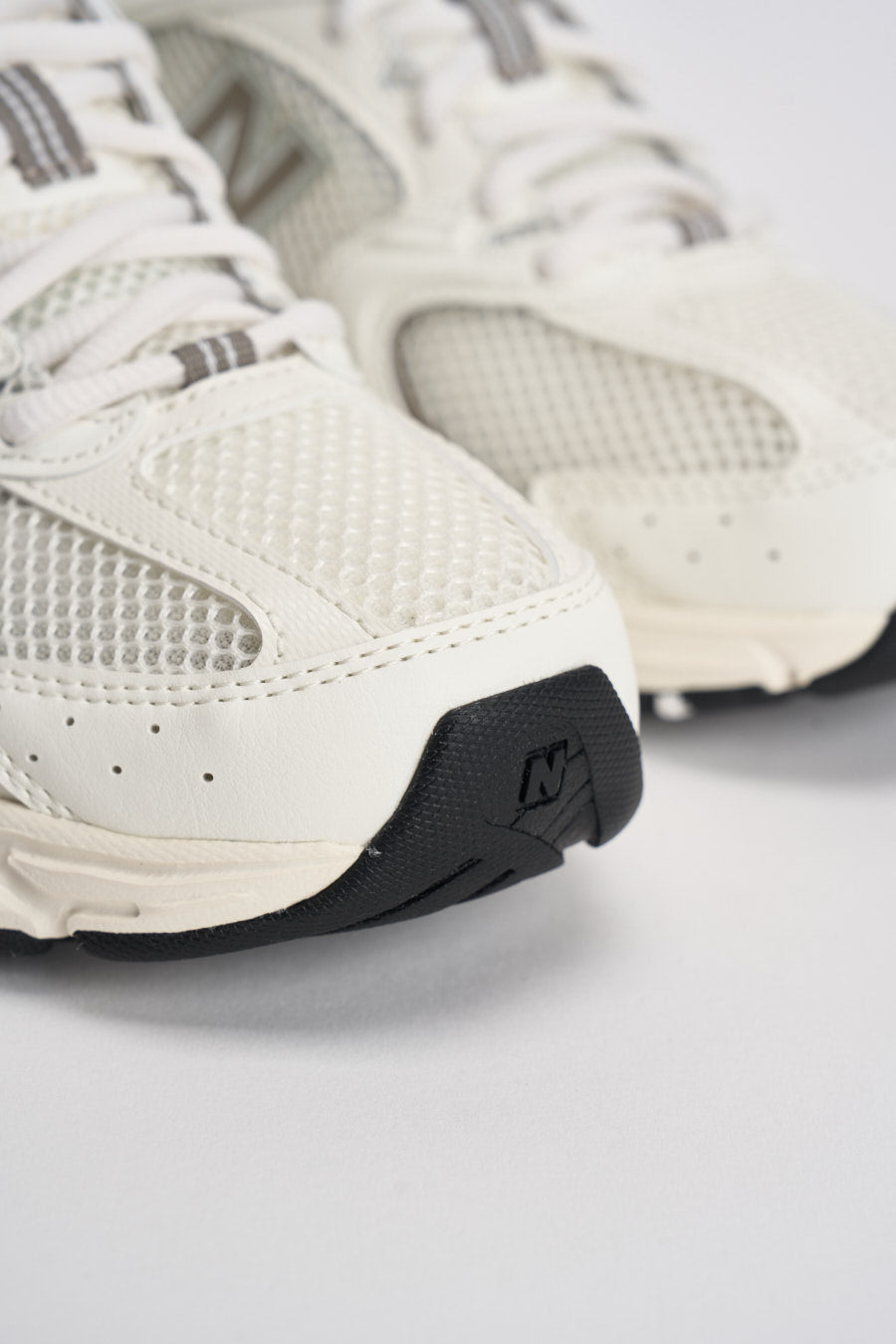 Sneakers donna 530 bianche e tortora U530 CSB NEW BALANCE 