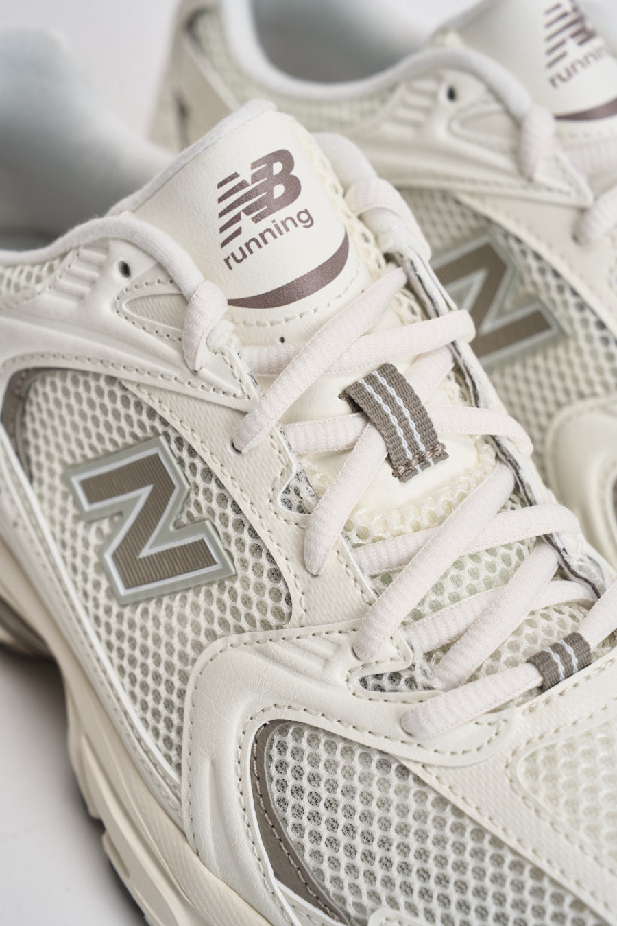 Sneakers donna 530 bianche e tortora U530 CSB NEW BALANCE 
