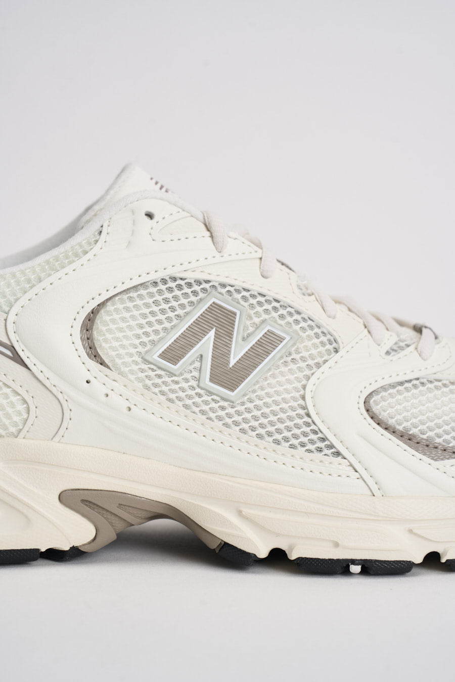 Sneakers uomo 530 bianche e tortora U530. CSB NEW BALANCE 
