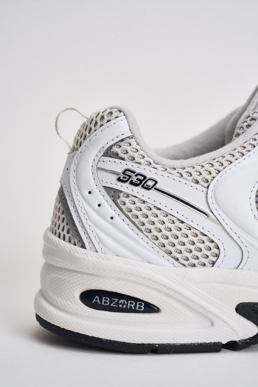 Sneakers uomo 530 bianche e nere U530. KLB NEW BALANCE 