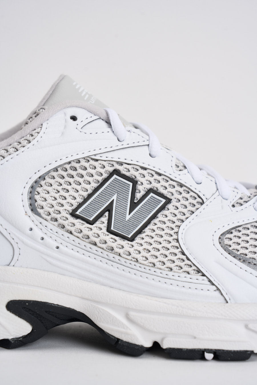 Sneakers uomo 530 bianche e nere U530. KLB NEW BALANCE 