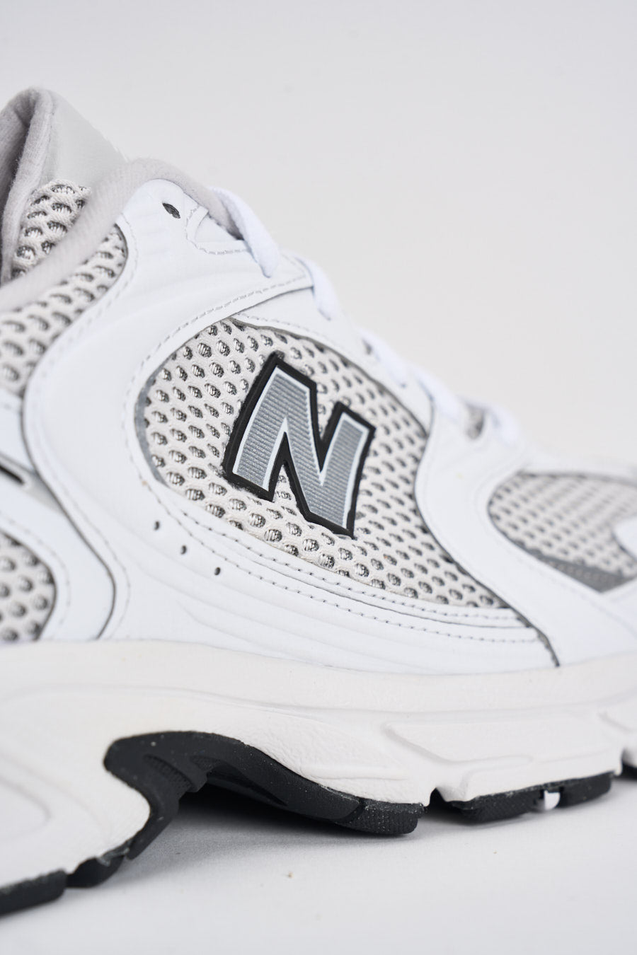 Sneakers uomo 530 bianche e nere U530. KLB NEW BALANCE 