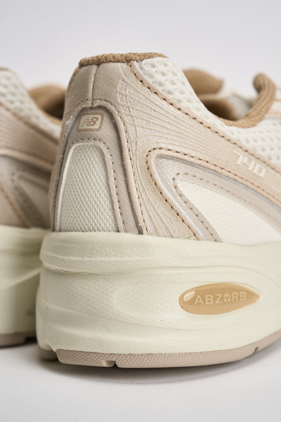 Sneakers donna 740 panna e beige U740 IN2 NEW BALANCE 