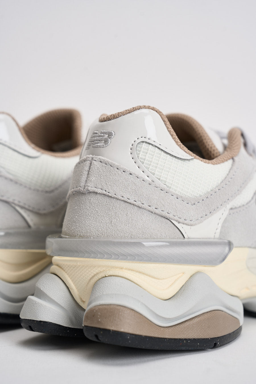 Sneakers donna 9060 grigia U9060 11M NEW BALANCE 