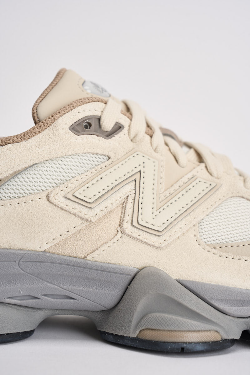 Sneakers uomo beige e grigio U9060. 16Y NEW BALANCE 