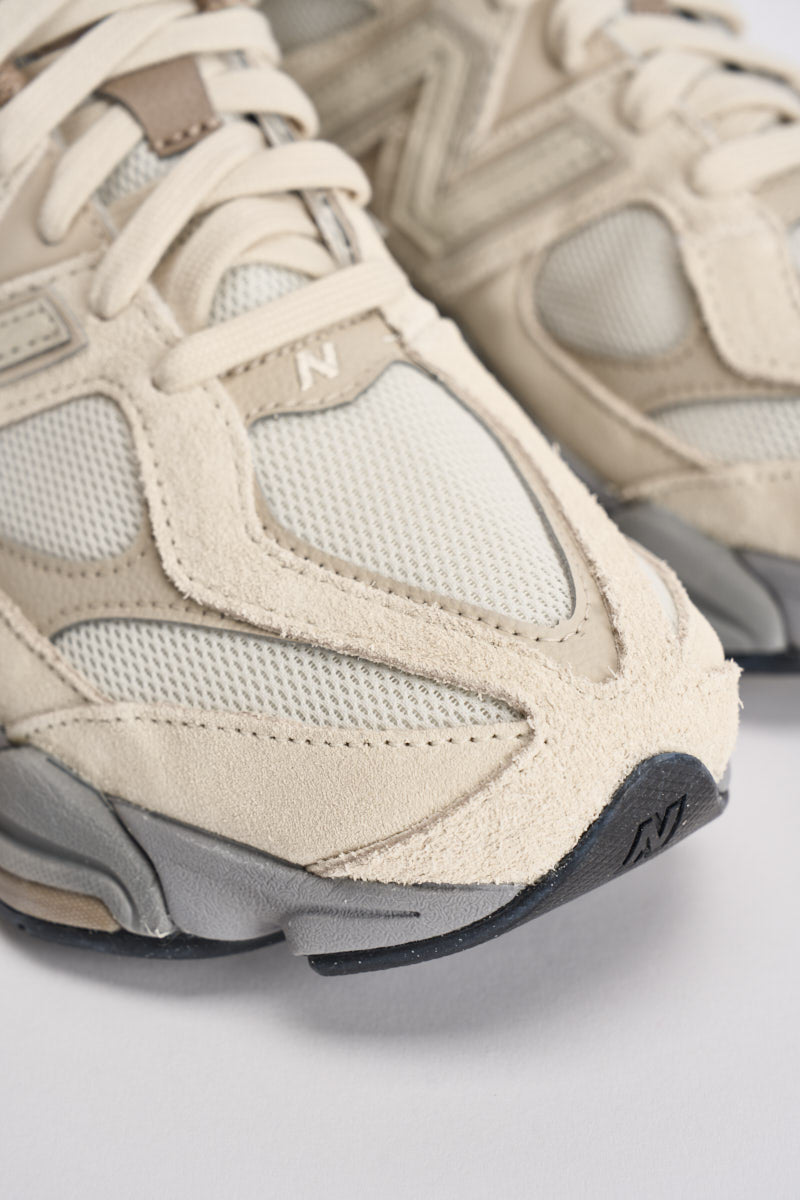 Sneakers uomo beige e grigio U9060. 16Y NEW BALANCE 