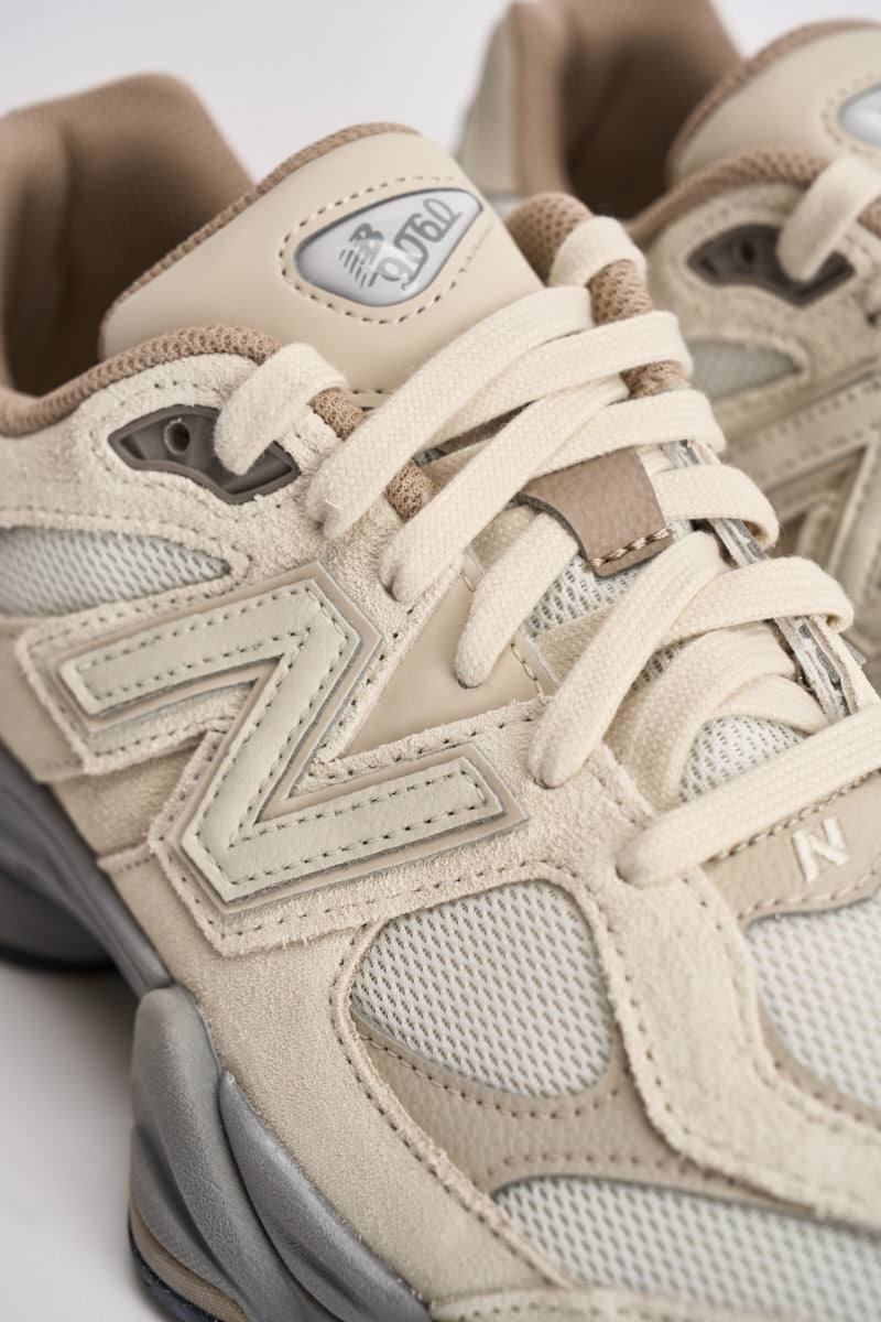 Sneakers uomo beige e grigio U9060. 16Y NEW BALANCE 
