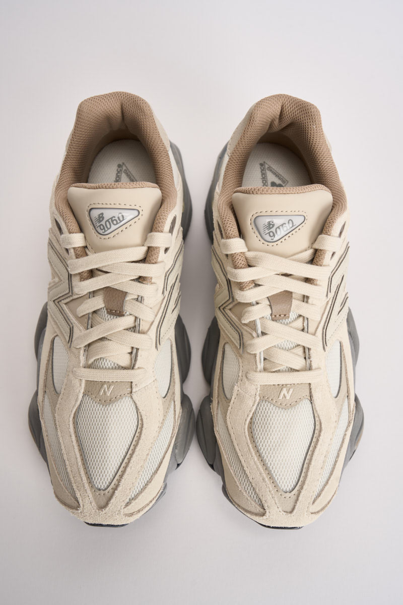 Sneakers uomo beige e grigio U9060. 16Y NEW BALANCE 