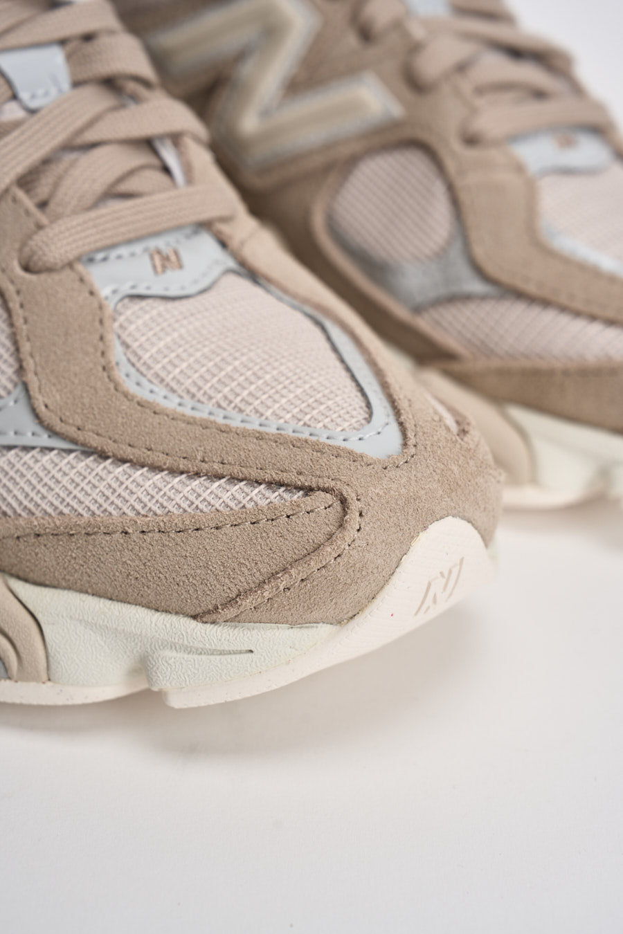 Sneakers donna 9060 beige e panna U9060 8AP NEW BALANCE 