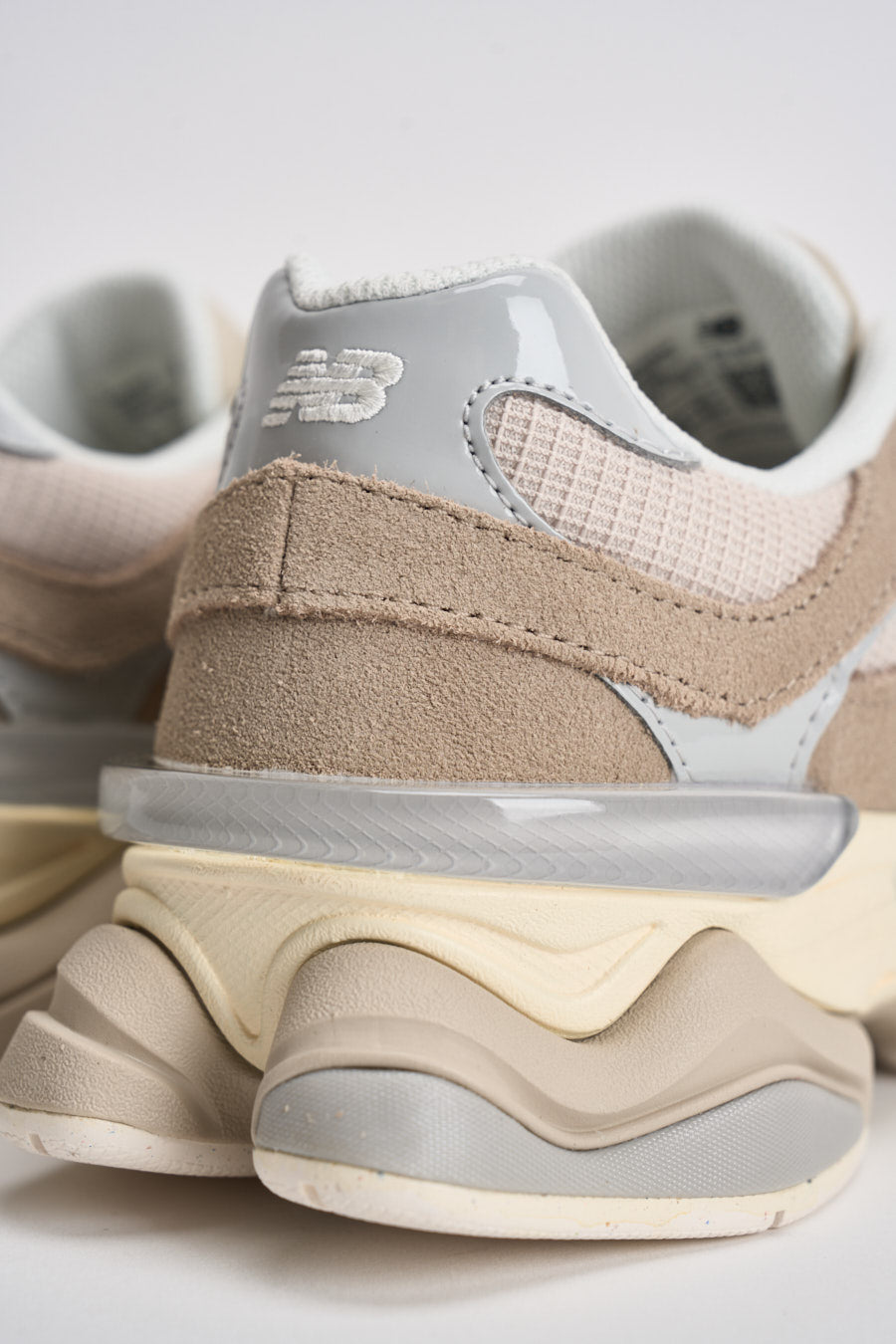 Sneakers donna 9060 beige e panna U9060 8AP NEW BALANCE 