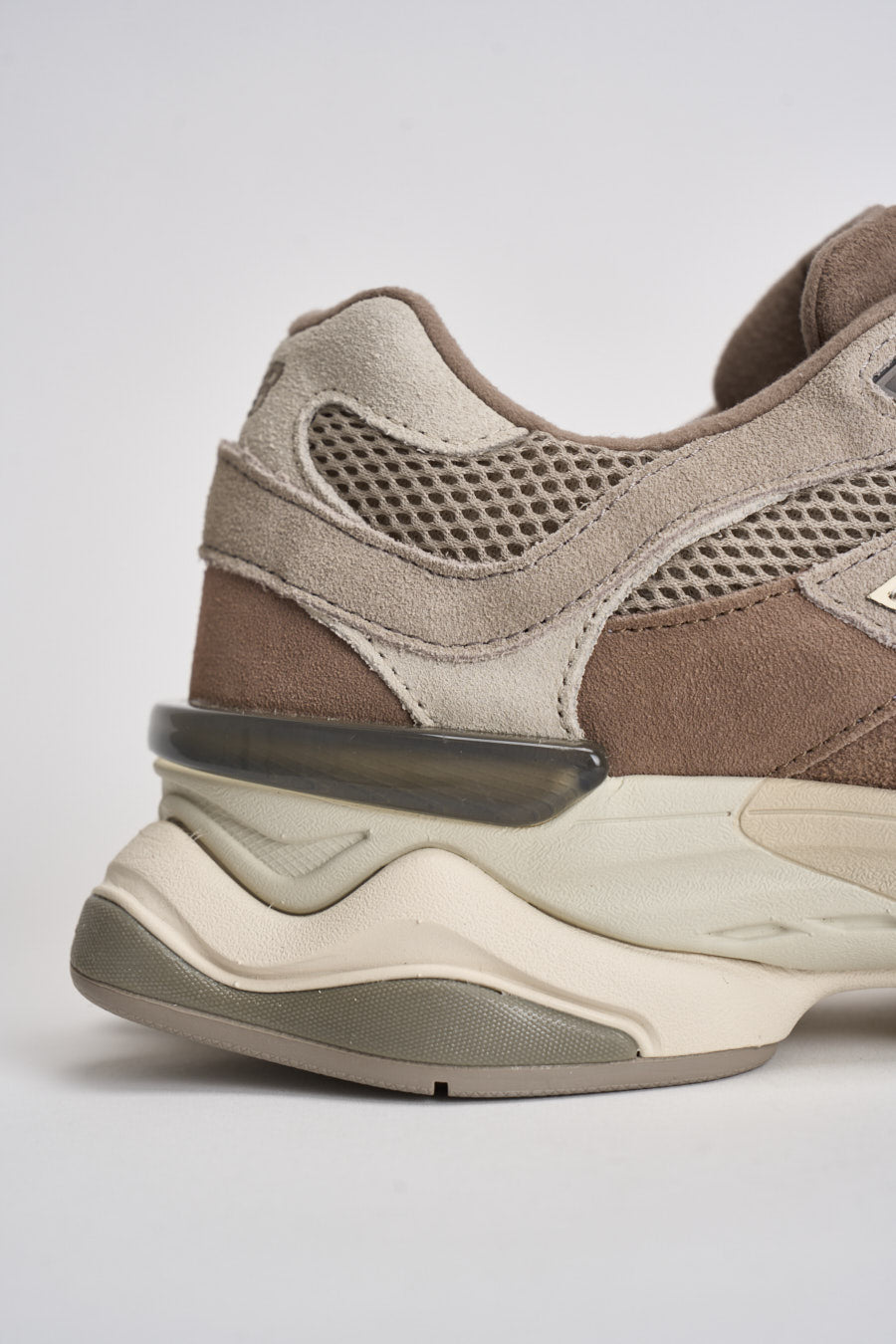 Sneakers uomo 9060 marrone e tortora U9060. ERC NEW BALANCE 