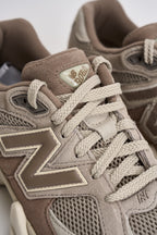 Sneakers uomo 9060 marrone e tortora U9060. ERC NEW BALANCE 