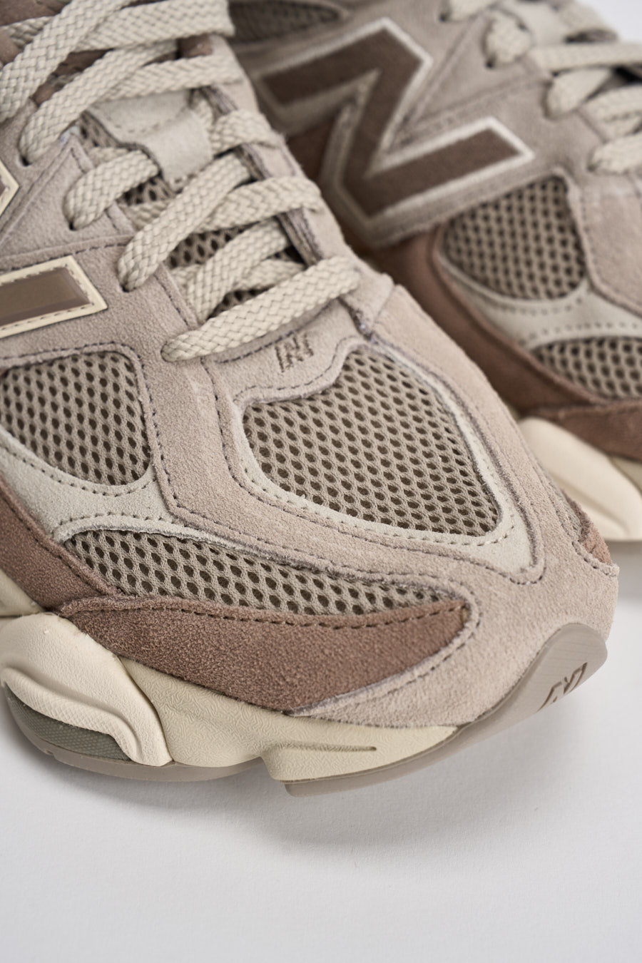 Sneakers uomo 9060 marrone e tortora U9060. ERC NEW BALANCE 
