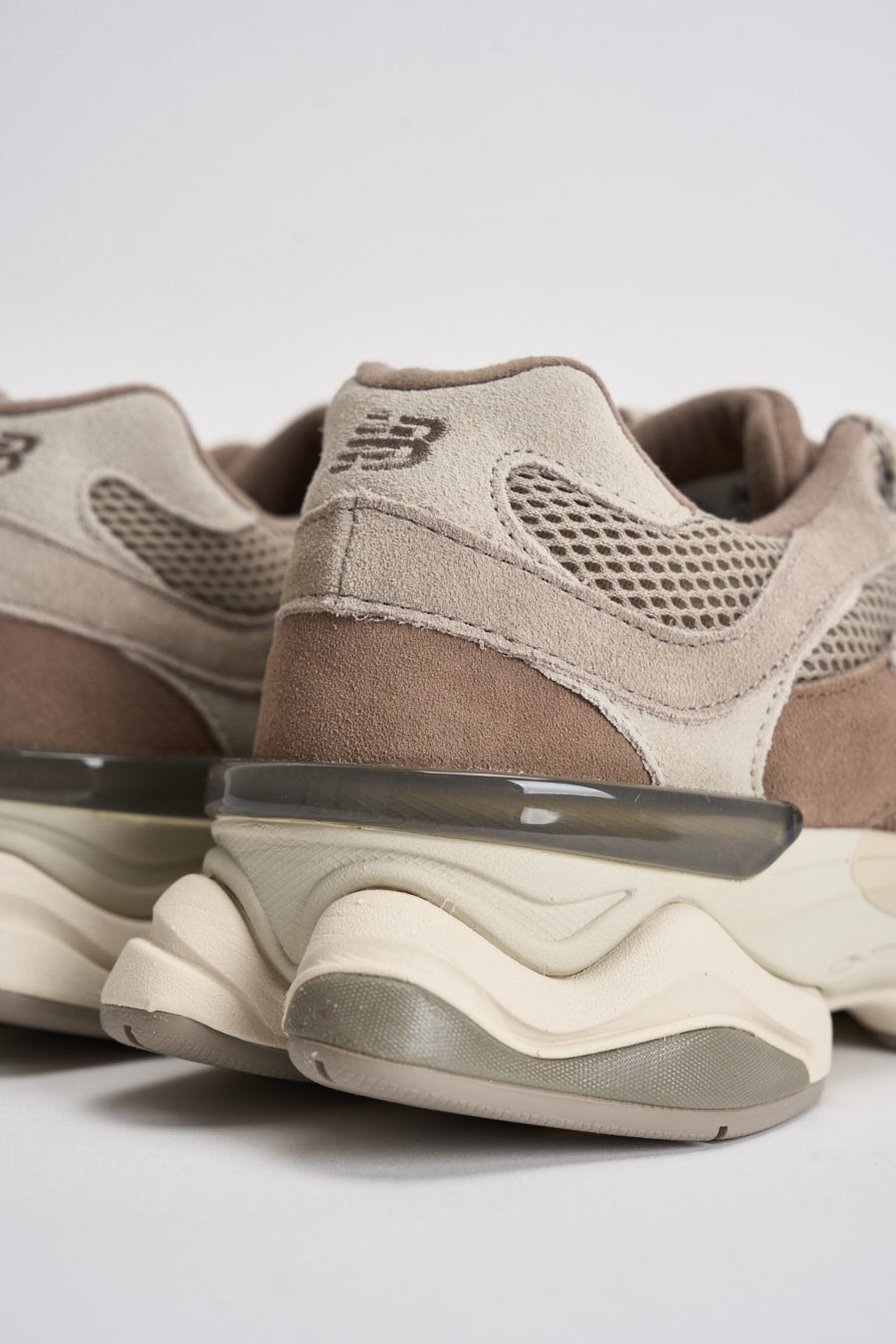 Sneakers uomo 9060 marrone e tortora U9060. ERC NEW BALANCE 