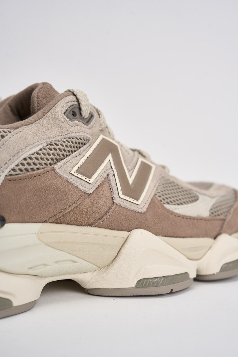 Sneakers uomo 9060 marrone e tortora U9060. ERC NEW BALANCE 