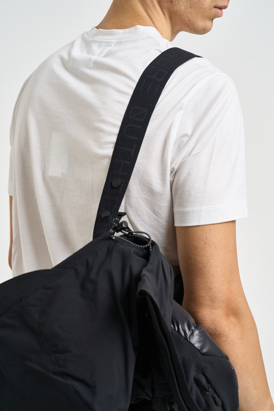 Giubbotto uomo con cappuccio nero M501C178 1749 OUTHERE 
