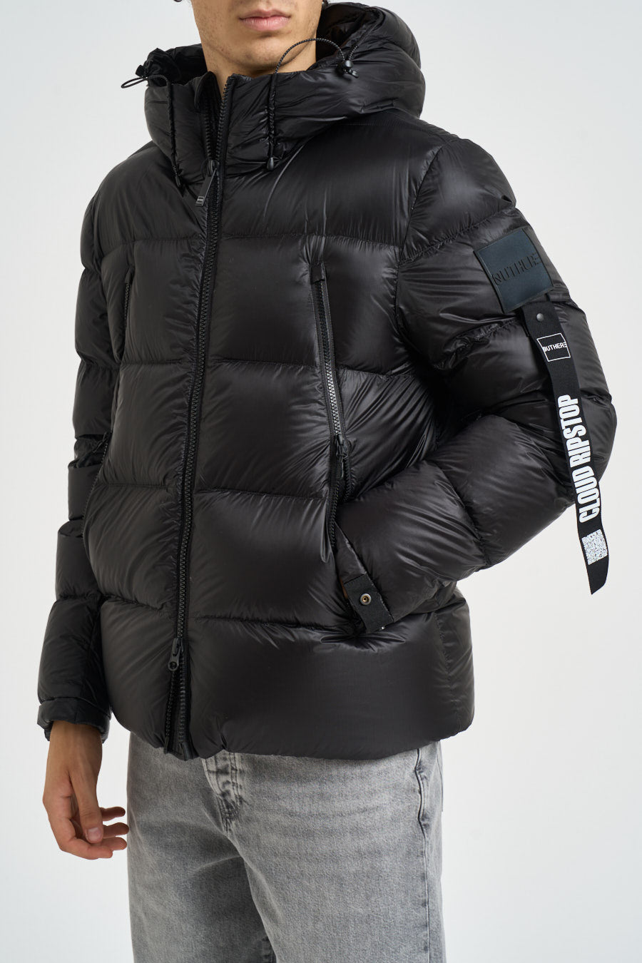Piumino uomo con cappuccio nero M507C032 1749 OUTHERE 