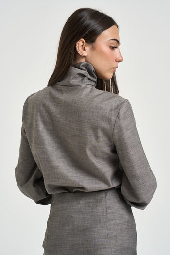 Camicia donna con bottoni sulla spalla grigia - 5