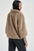 Giacca donna corta in ecopelliccia con manicotti sabbia NESRIN MOCHALATTE RINO & PELLE 