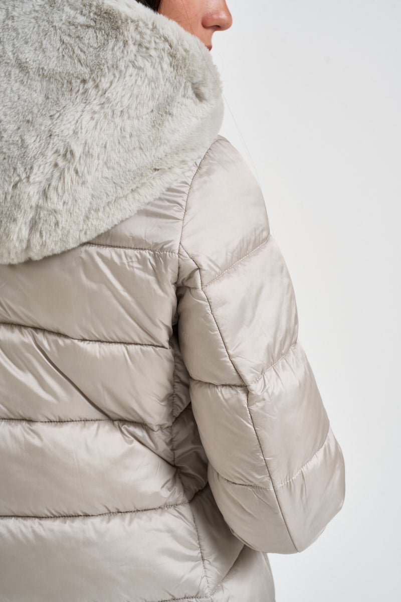 Piumino donna cappuccio in ecopelliccia ghiaccio D40280W 40019 SAVE THE DUCK 