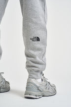 Pantaloni uomo tuta grigio melange 8JB0 CQO THE NORTH FACE 