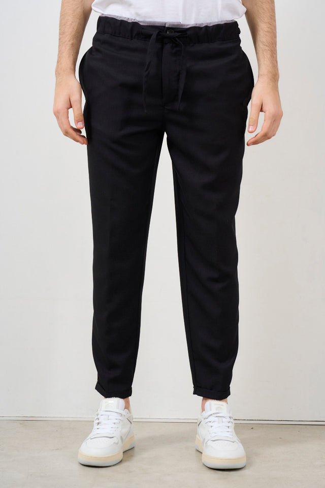 Men's trousers with drawstring